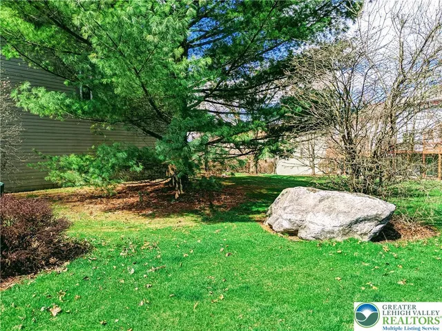 $2,800 | 1825 Falcon Drive, Bethlehem, PA 18017