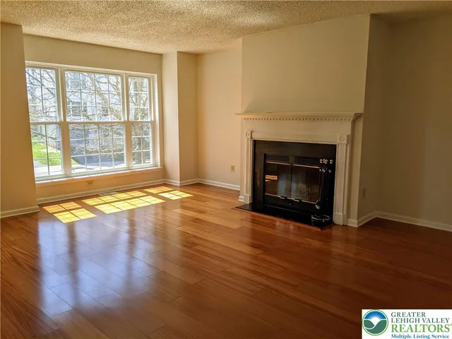 $2,800 | 1825 Falcon Drive, Bethlehem, PA 18017