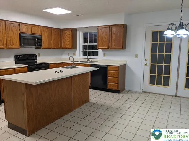 $2,800 | 1825 Falcon Drive, Bethlehem, PA 18017