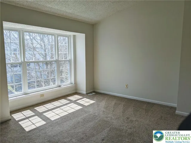 $2,800 | 1825 Falcon Drive, Bethlehem, PA 18017