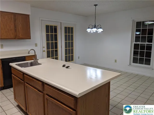 $2,800 | 1825 Falcon Drive, Bethlehem, PA 18017