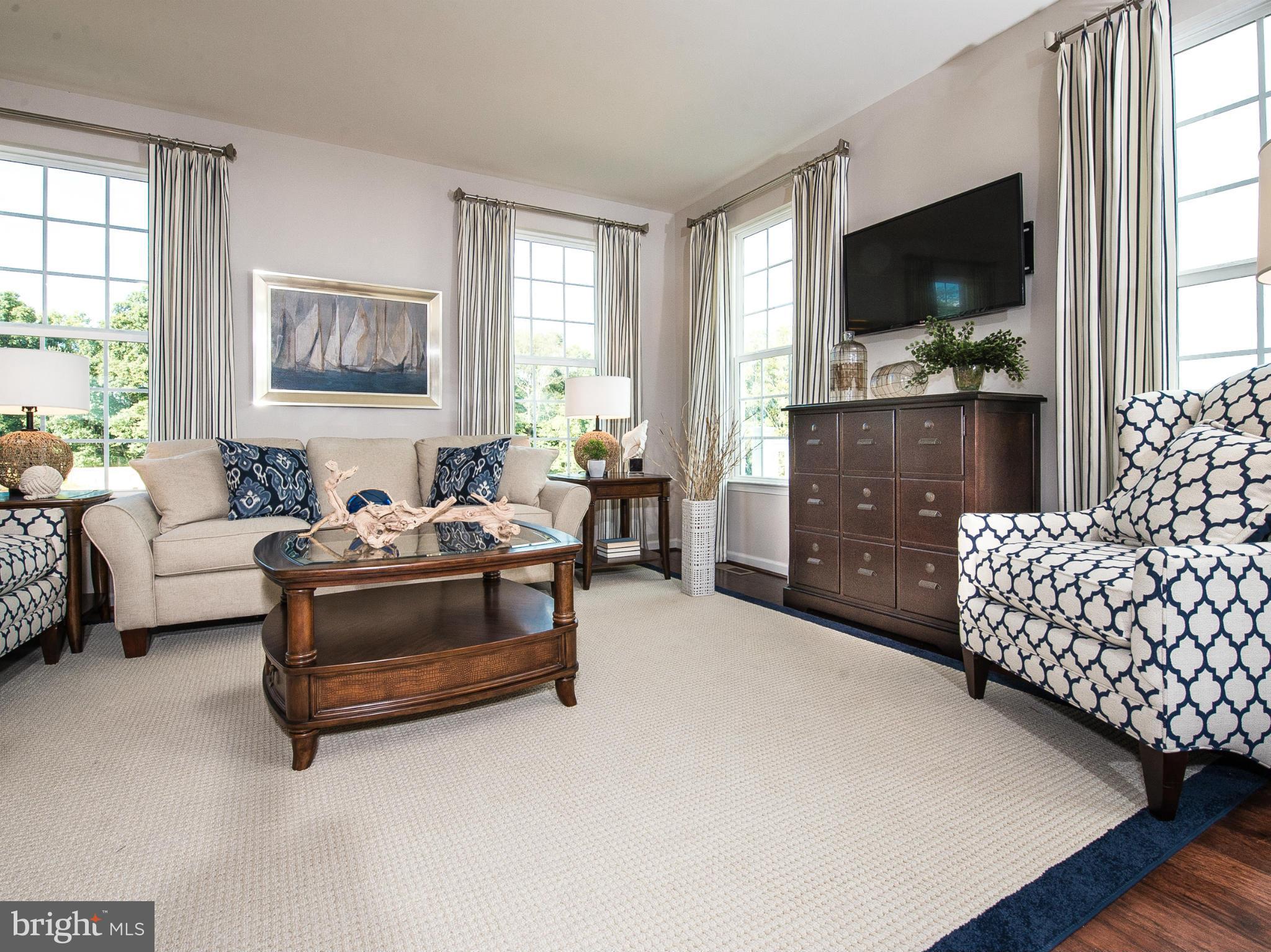 2421 Baileys Pond Road Accokeek, MD 20607 - Photo 4 of 30 Living Room