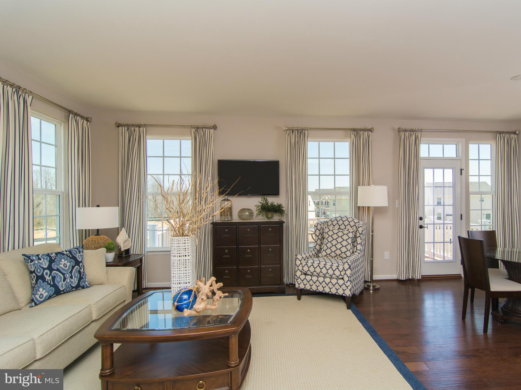 2421 Baileys Pond Road Accokeek, MD 20607 - Photo 5 of 30 Family Room