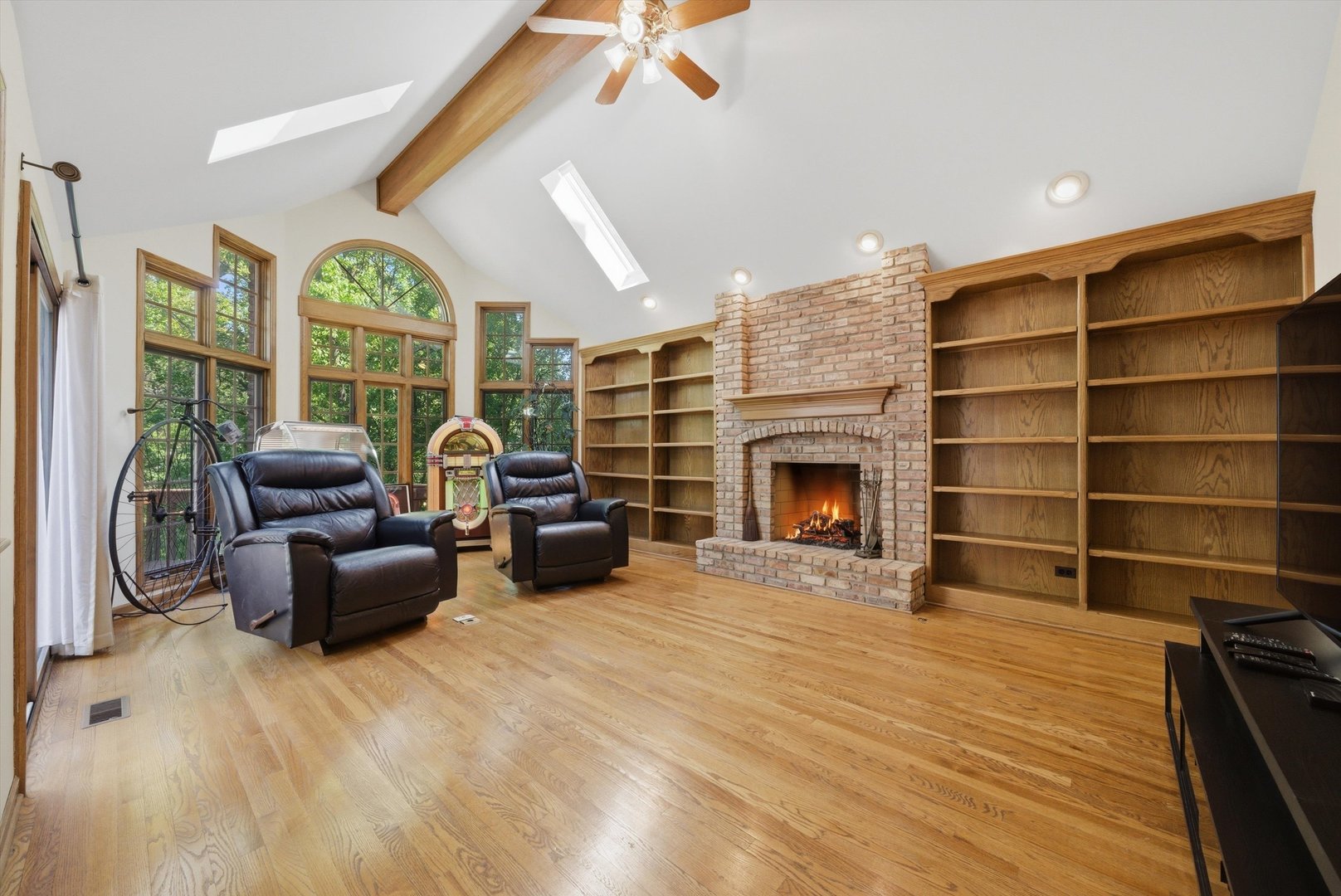 8701 Lake Ridge Drive Darien, IL 60561 - Photo 13 of 38