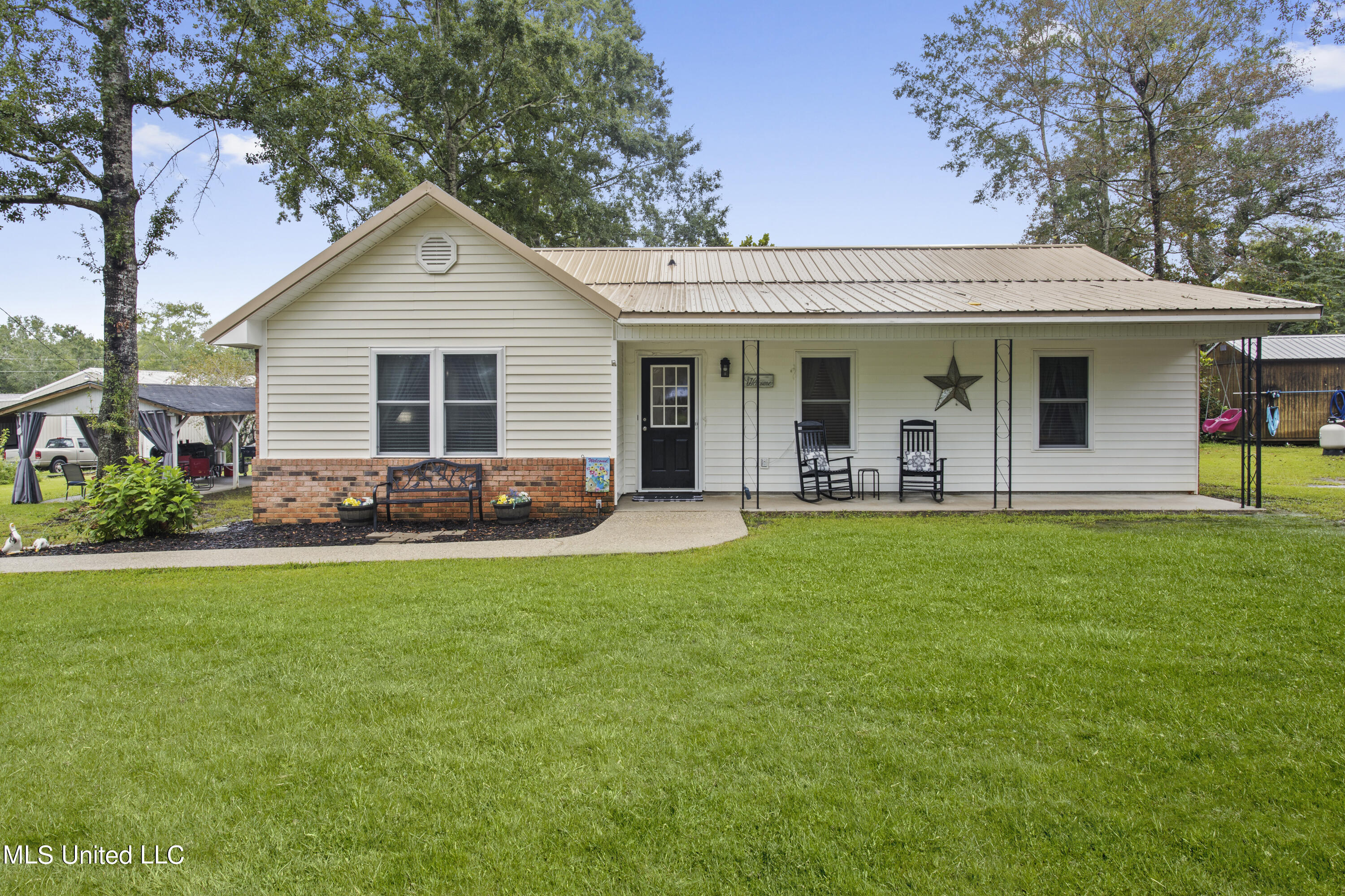13500 Mt Pleasant Road Vancleave, MS 39565 - Photo 1 of 29 001