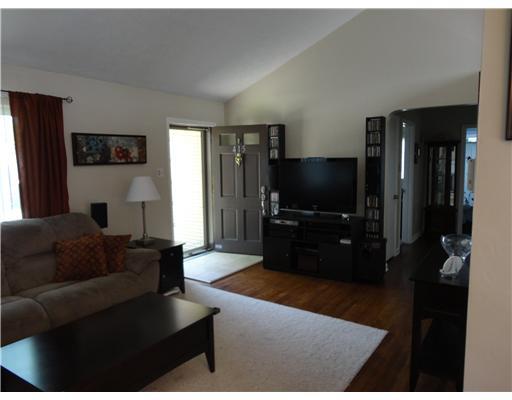 415 Goldsmith Road Pittsburgh, PA 15237 - Photo 3 of 18 Living Room.