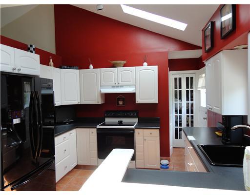 415 Goldsmith Road Pittsburgh, PA 15237 - Photo 6 of 18 Kitchen.