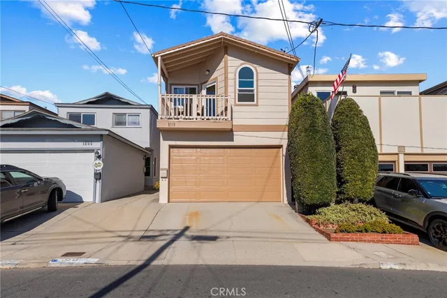 a view of a car park in front of house