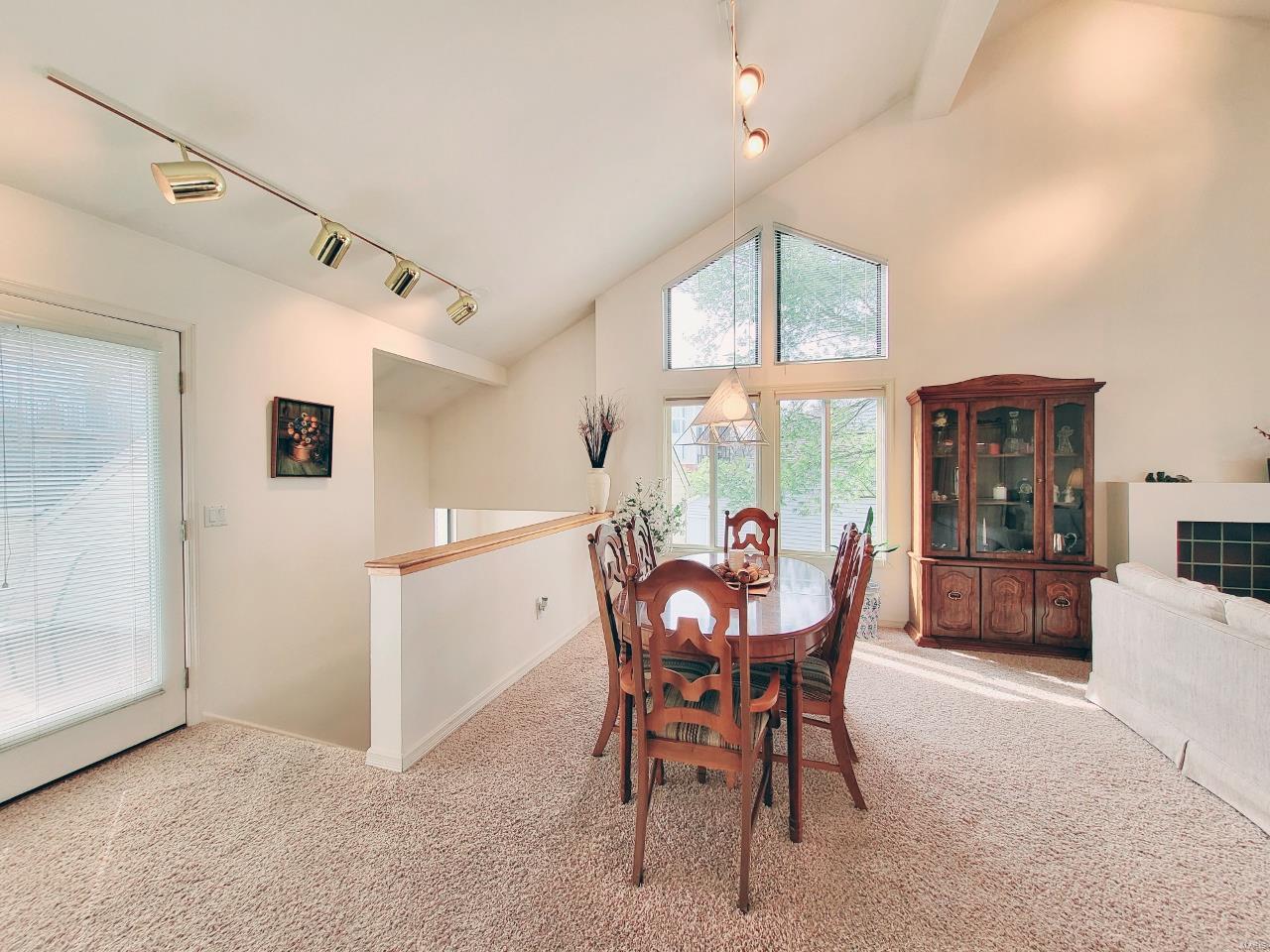 1874 Ridgeview Cir Drive Ballwin, MO 63021 - Photo 4 of 25 Gallery Image 4