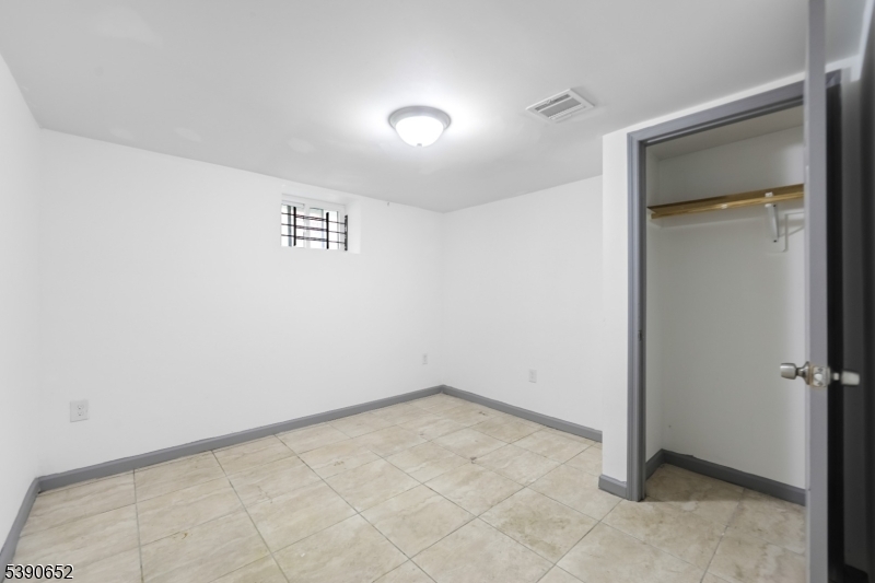 904 South 18th Street Newark, NJ 07108 - Photo 6 of 16 an empty room with a bench