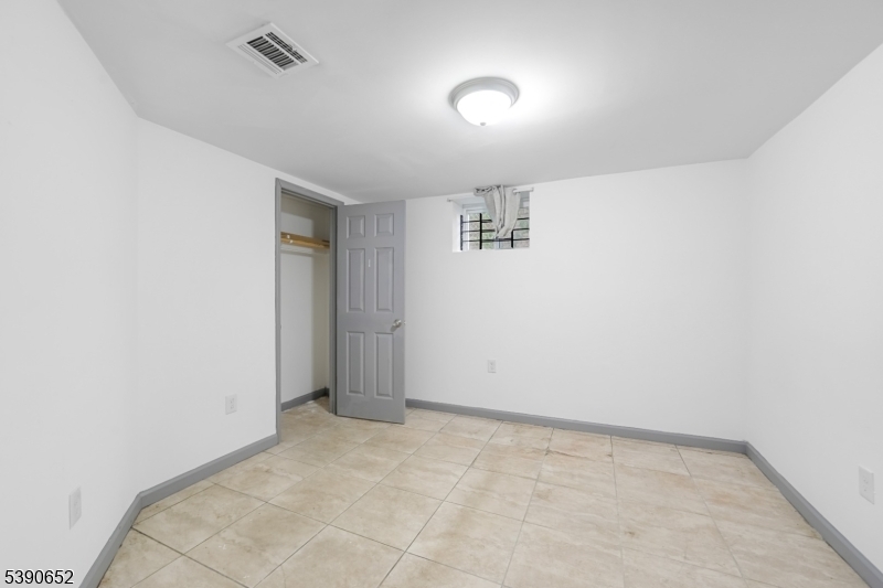 904 South 18th Street Newark, NJ 07108 - Photo 7 of 16 a view of an empty room