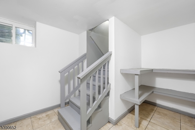 904 South 18th Street Newark, NJ 07108 - Photo 8 of 16 a view of entryway