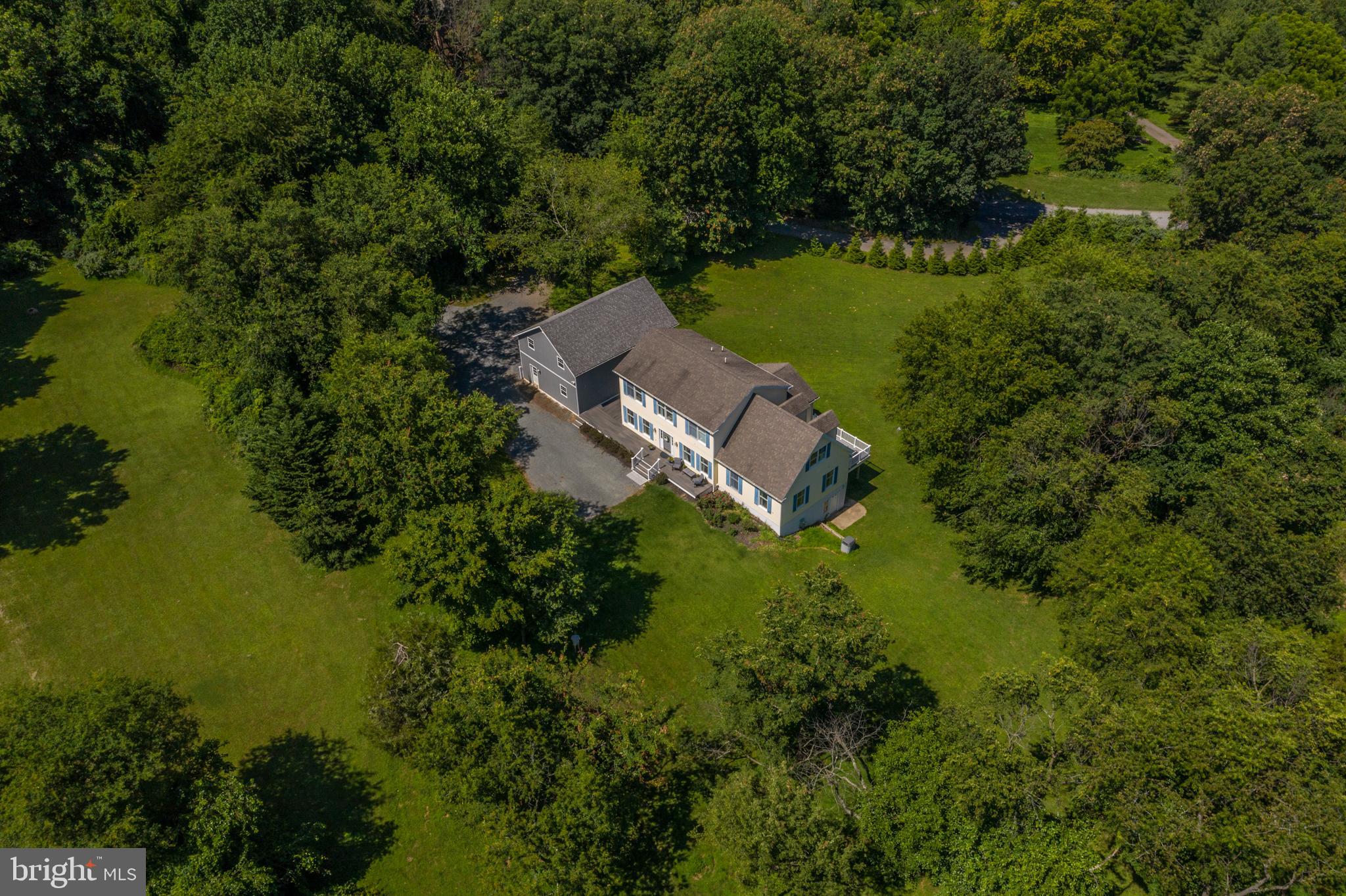 18106 Canby Road Leesburg, VA 20175 - Photo 3 of 65 Total privacy on all sides!