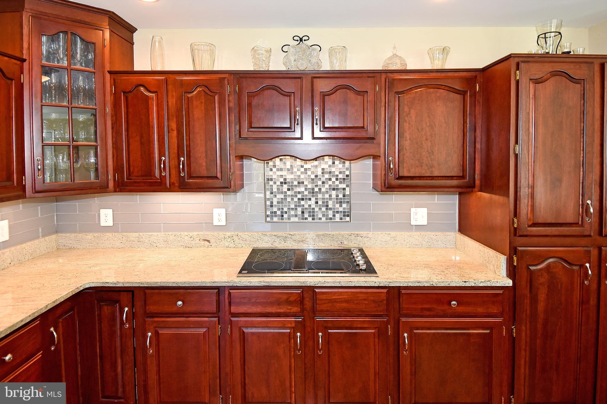 18106 Canby Road Leesburg, VA 20175 - Photo 26 of 65 Sparkling granite counters and tile backsplash