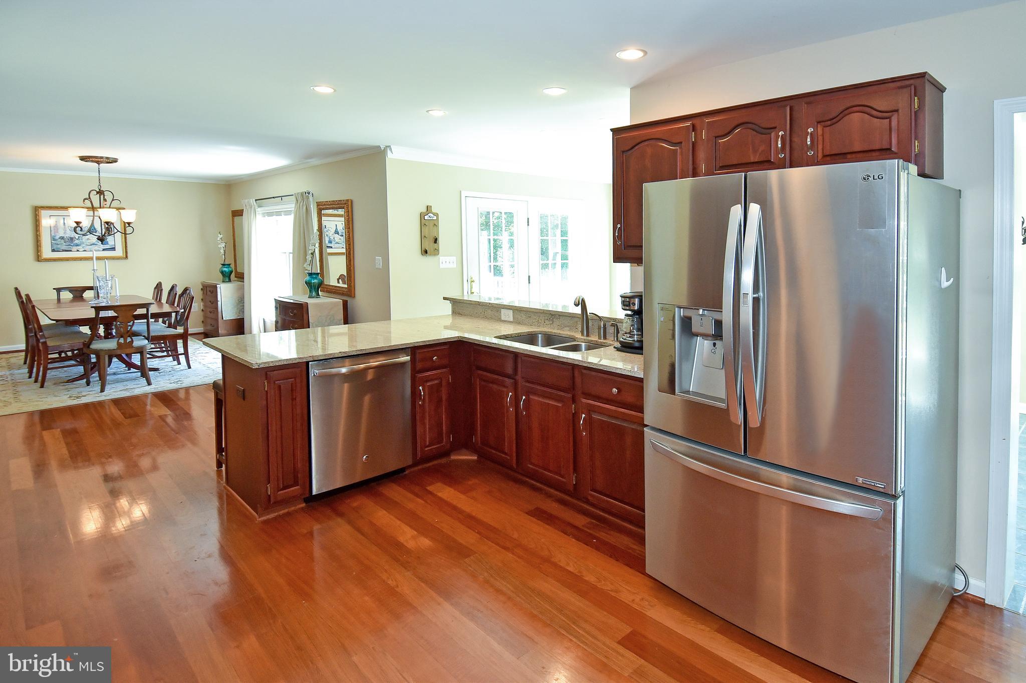 18106 Canby Road Leesburg, VA 20175 - Photo 27 of 65 High-end stainless steel refrigerator