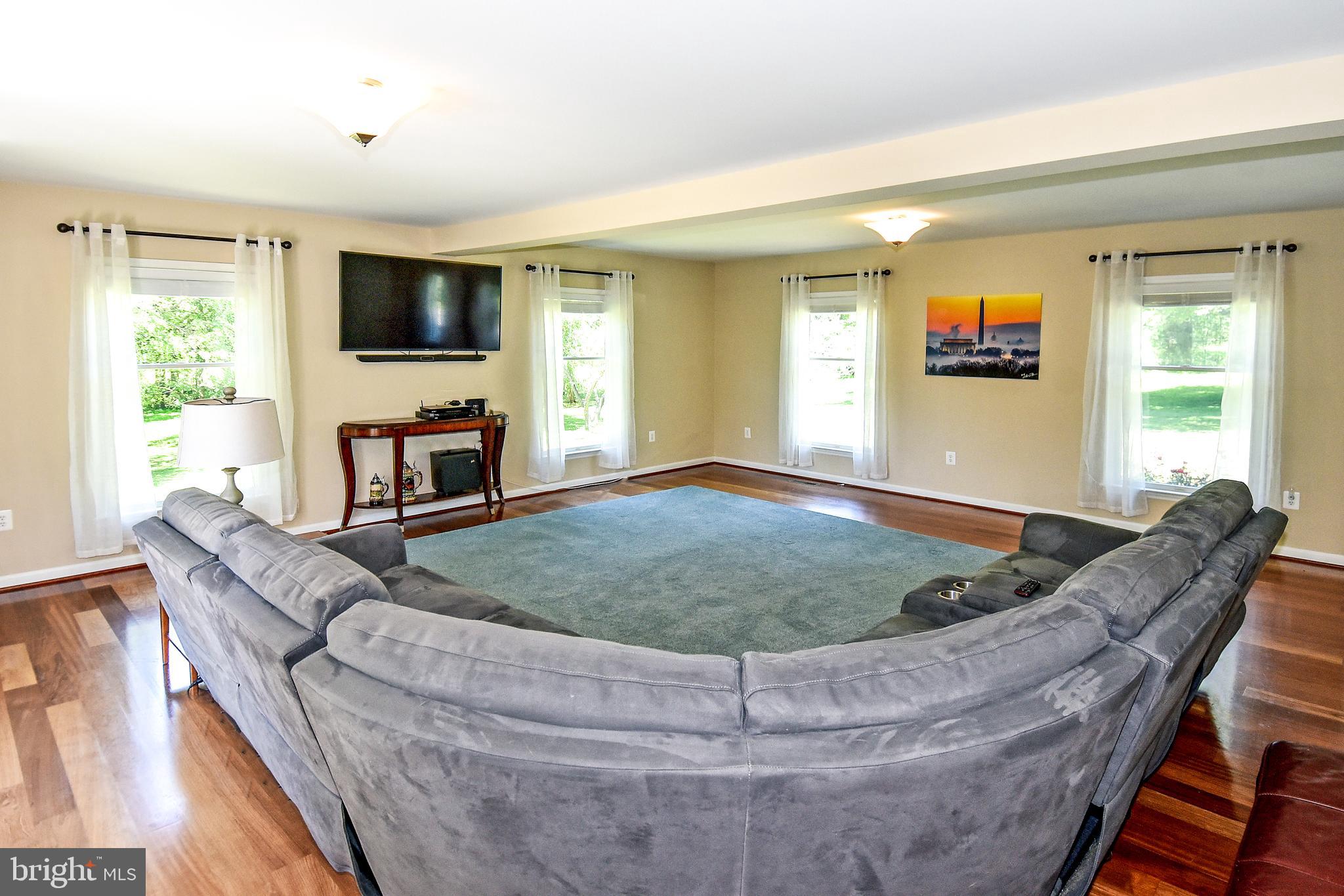 18106 Canby Road Leesburg, VA 20175 - Photo 36 of 65 Light filled Great Room w/ windows on all sides