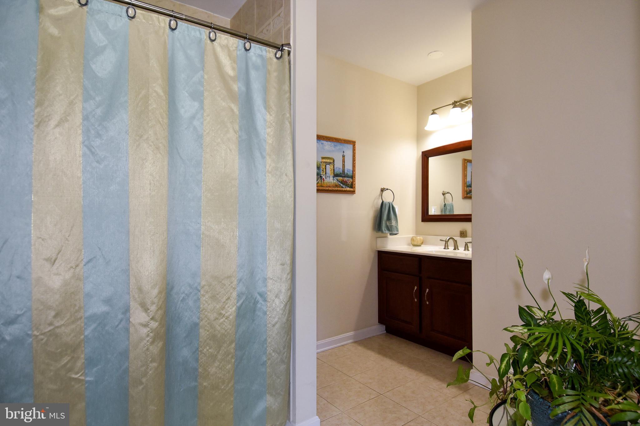 18106 Canby Road Leesburg, VA 20175 - Photo 38 of 65 Main level full bathroom with tub and tiled floors