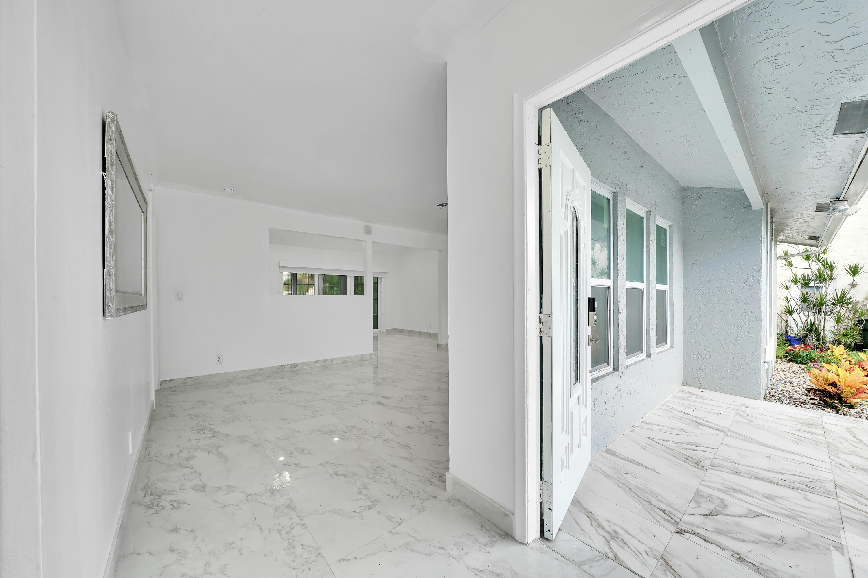 724 Ave Chaumont Delray Beach, FL 33445 - Photo 10 of 35 en view interior of the house