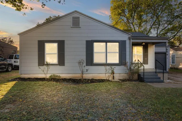 $1,800 | 3800 Desert Ridge Drive, Fort Worth, TX 76116