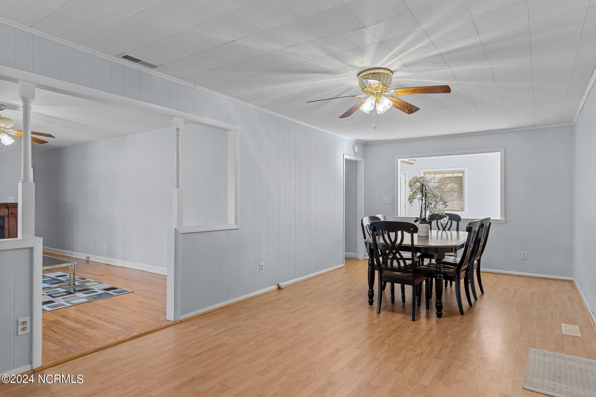 3713 Country Club Road Morehead City, NC 28557 - Photo 4 of 35 Dining Room