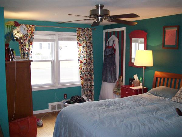 18 Embury Street Springfield, MA 01109 - Photo 9 of 14 a bedroom with a bed and a window