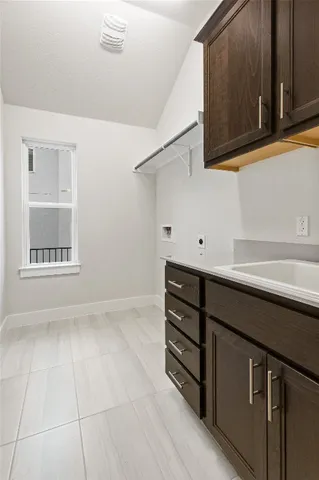 $677,900 | 422 Sitlington Lane, Austin, TX 78738