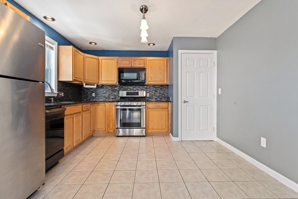 17 Thorndike Street Haverhill, MA 01832 - Photo 21 of 42