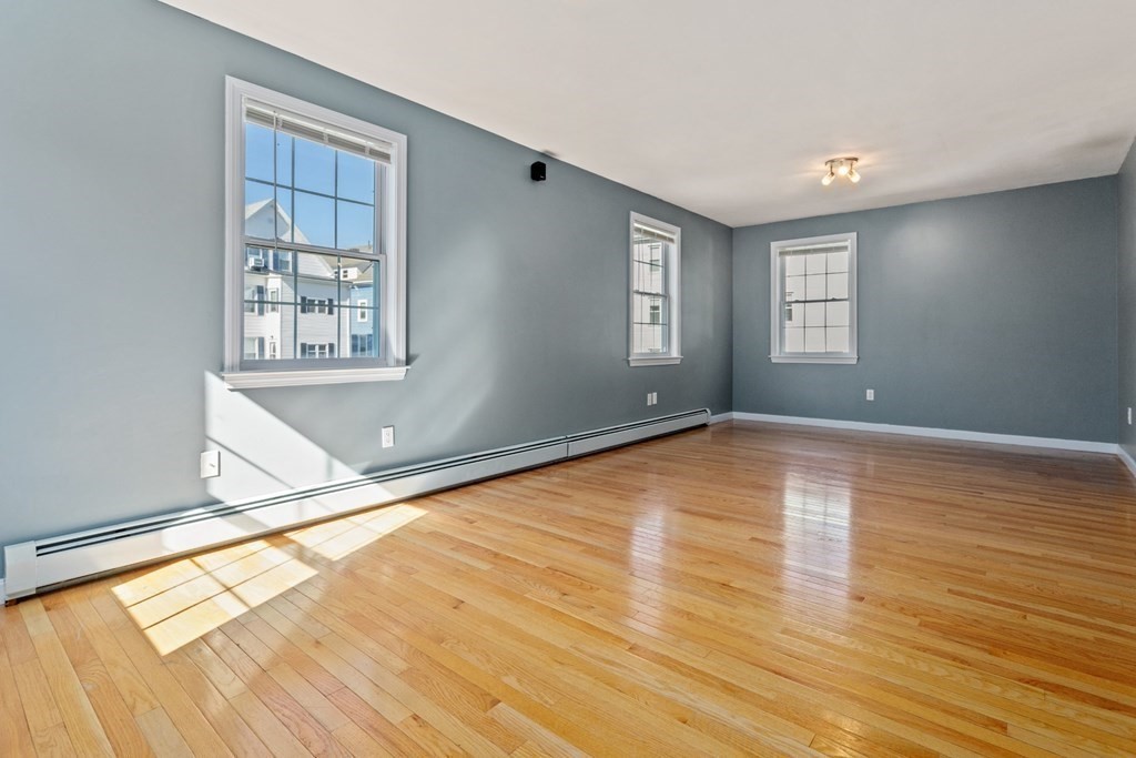 17 Thorndike Street Haverhill, MA 01832 - Photo 4 of 42