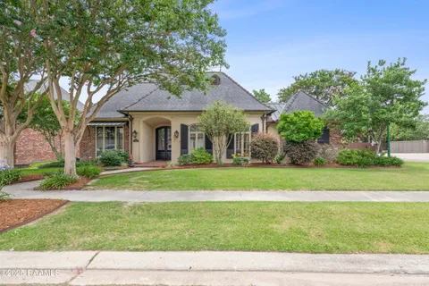 $975,000 | 100 Emily Circle, Lafayette, LA 70508