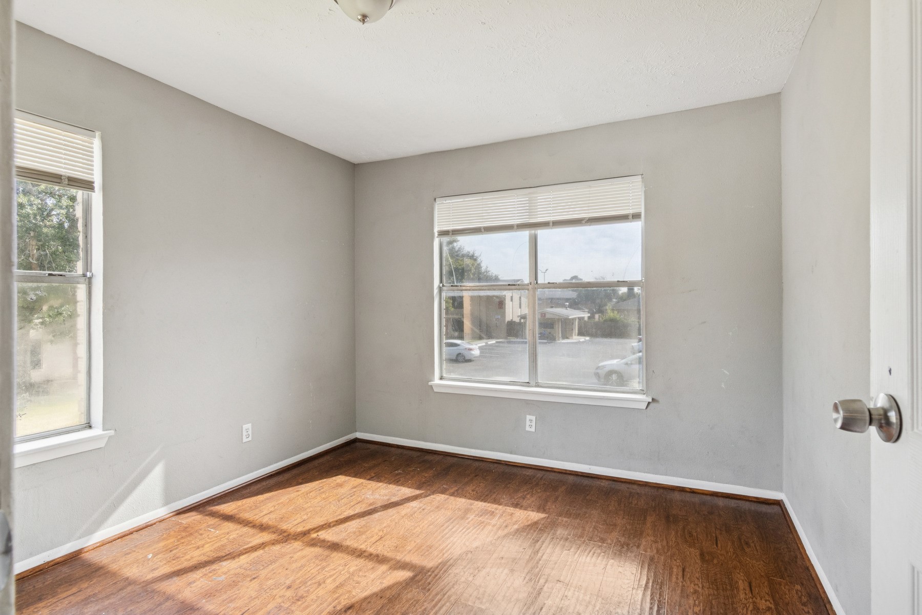 3631 North MacGregor Way, Unit 7 Houston, TX 77004 - Photo 9 of 12 an empty room with a window