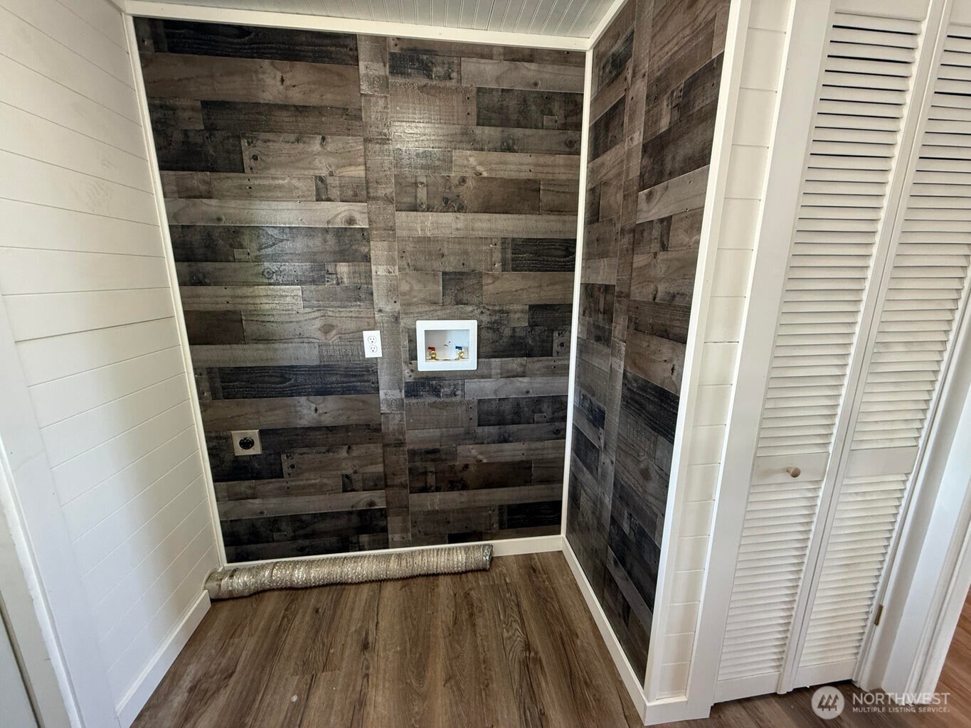 708 North Ridge Street Chewelah, WA 99109 - Photo 23 of 29 a view of walk in closet