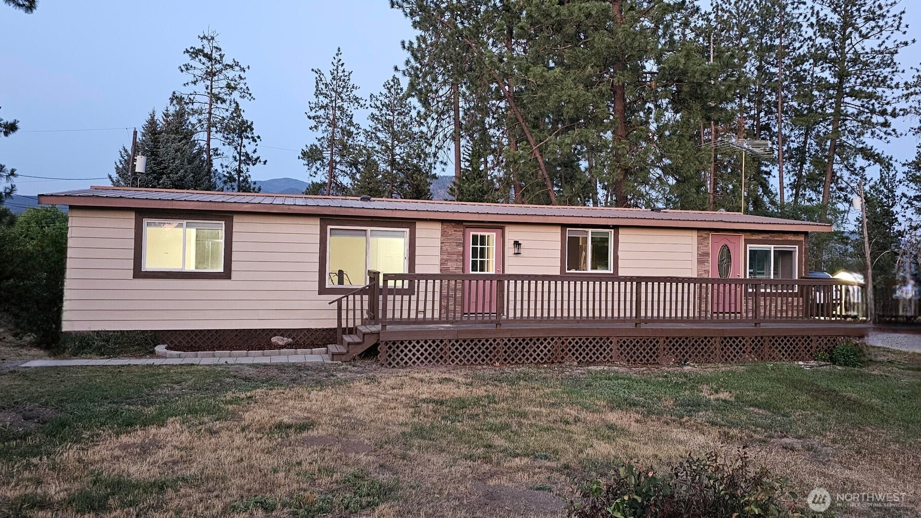 708 North Ridge Street Chewelah, WA 99109 - Photo 28 of 29 a view of front of a house with a yard