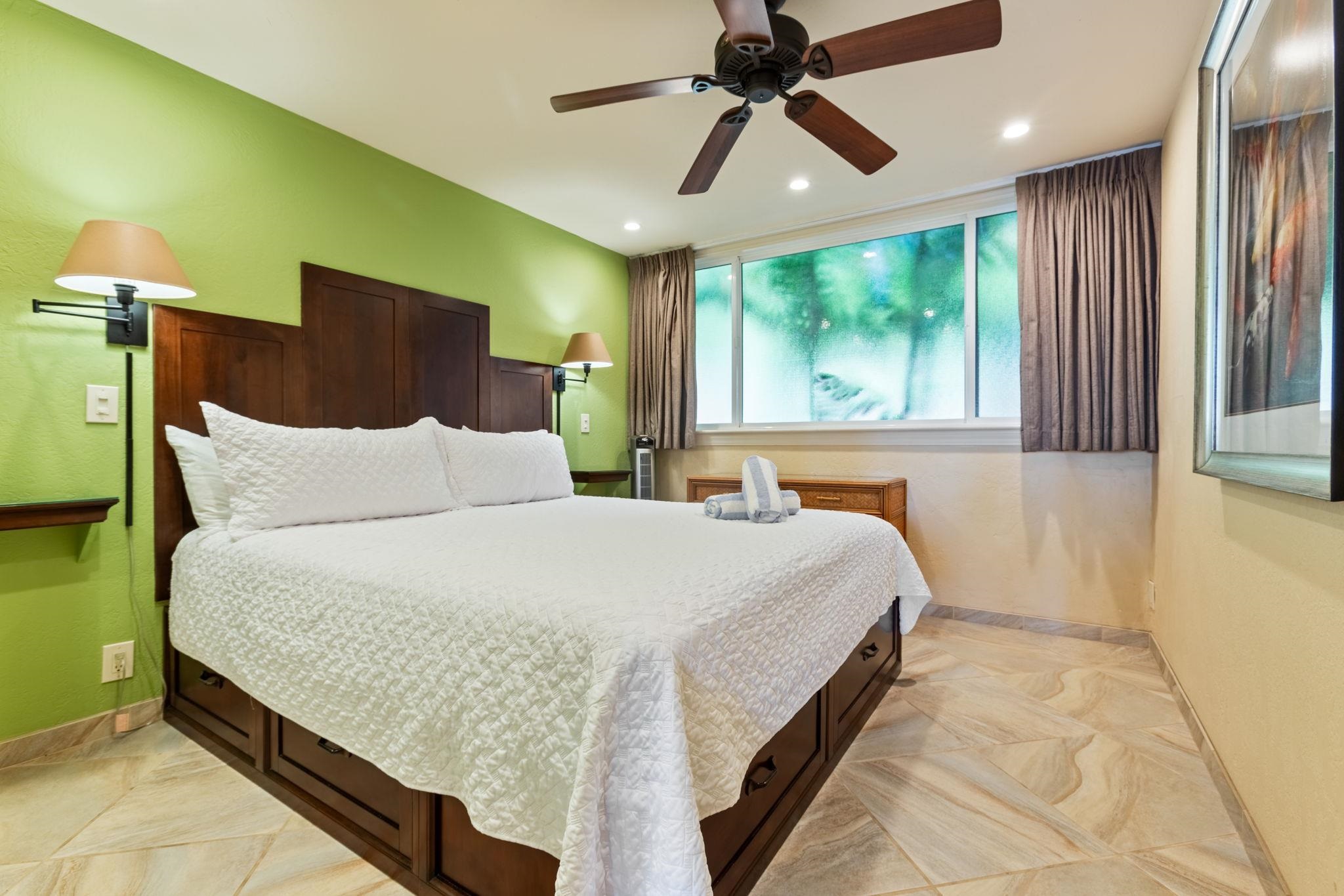 5255 Lower Honoapiilani Road, Unit 119 Lahaina, HI 96761 - Photo 10 of 22 a bedroom with a large bed and a large window