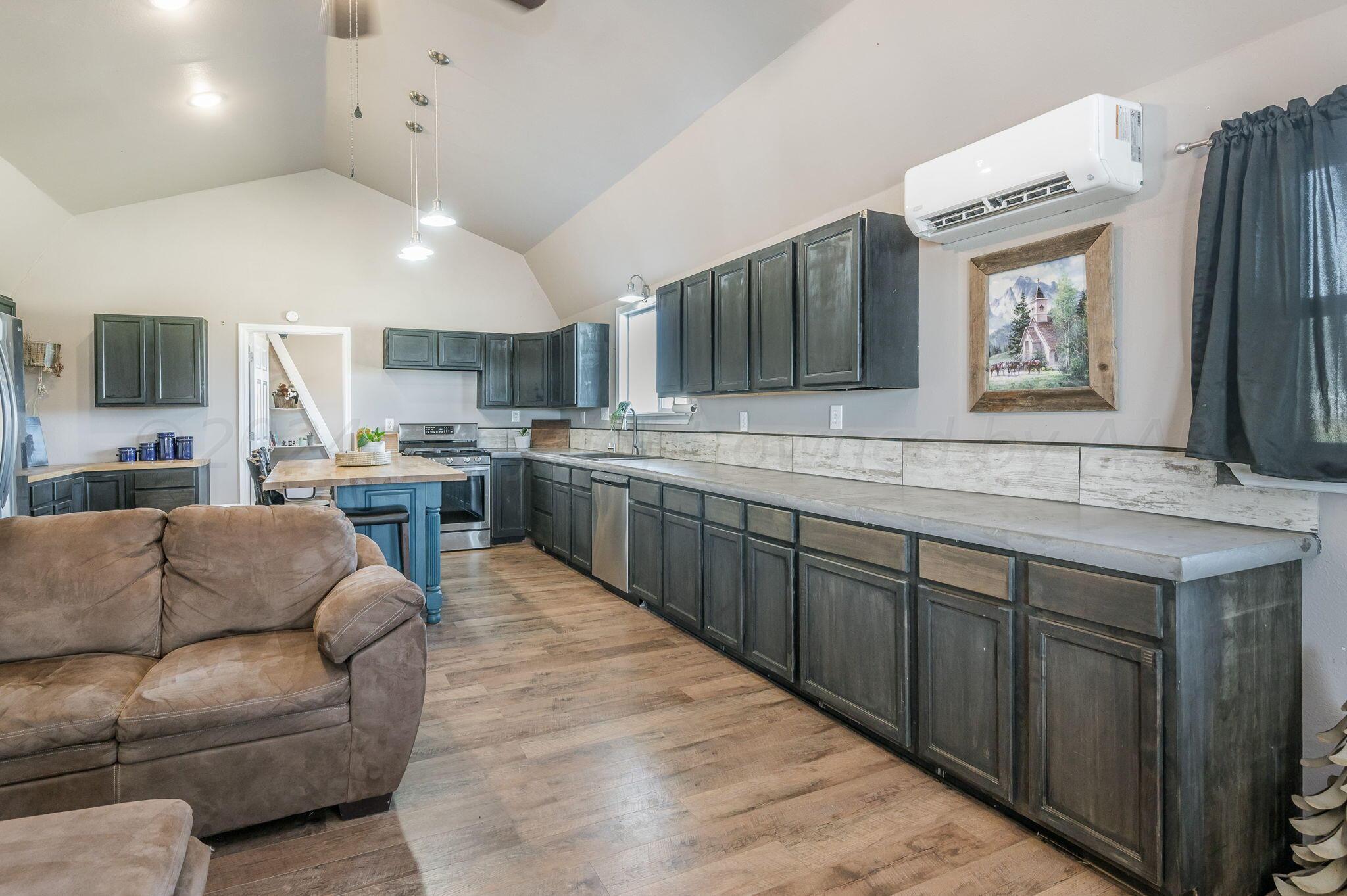 8601 West Cemetery Road Canyon, TX 79015 - Photo 5 of 31 Living Room-2