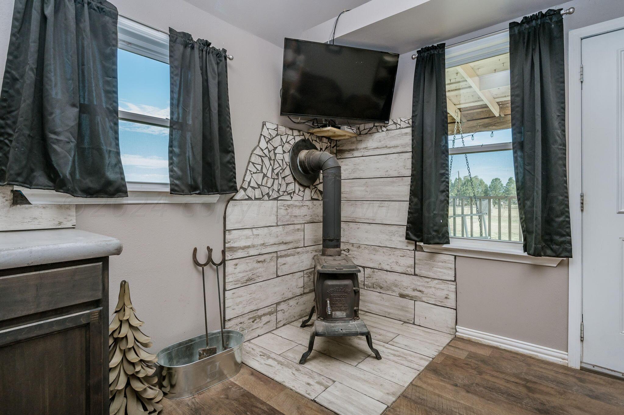 8601 West Cemetery Road Canyon, TX 79015 - Photo 6 of 31 Living Room-3