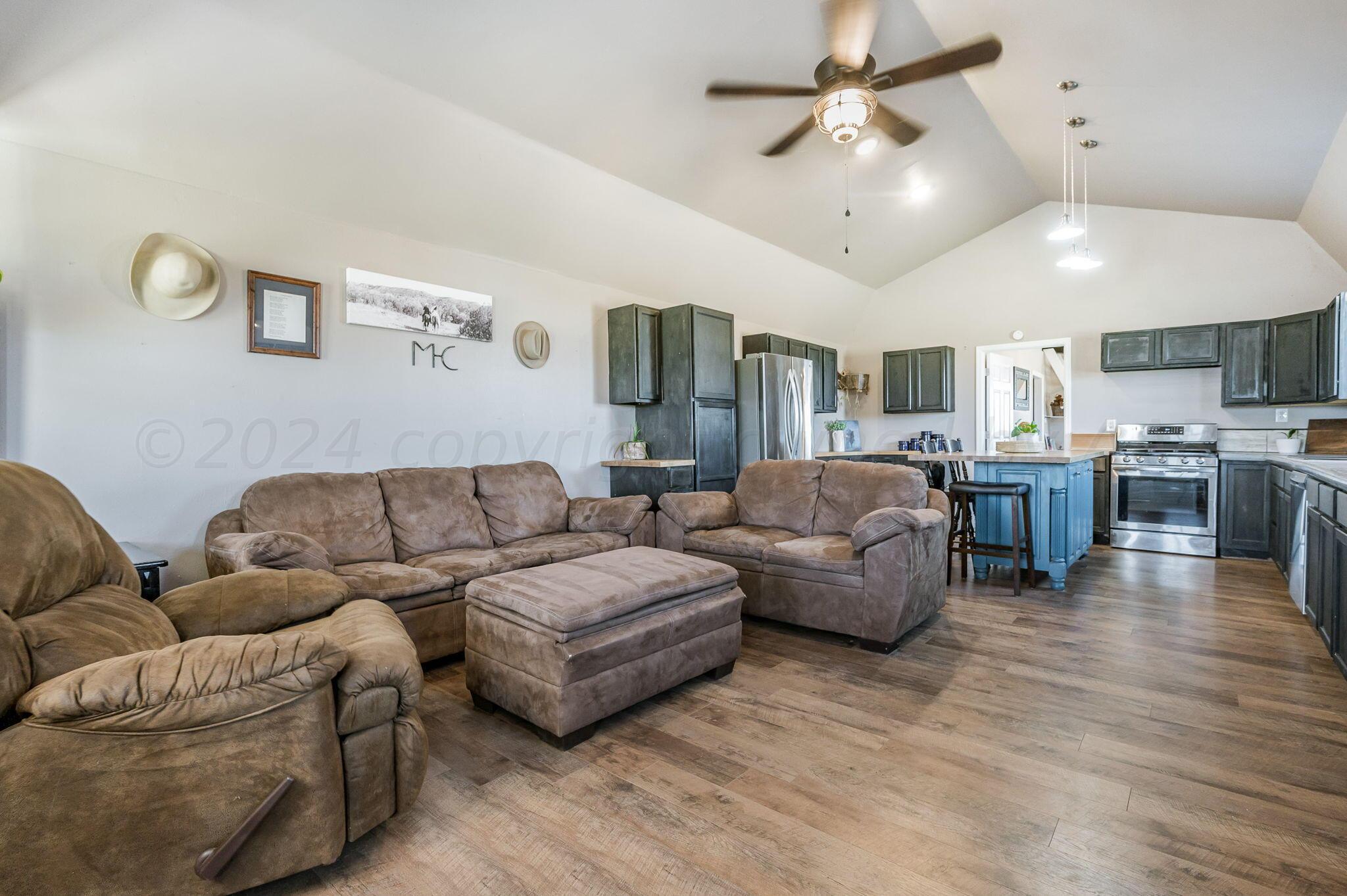 8601 West Cemetery Road Canyon, TX 79015 - Photo 7 of 31 Living Room