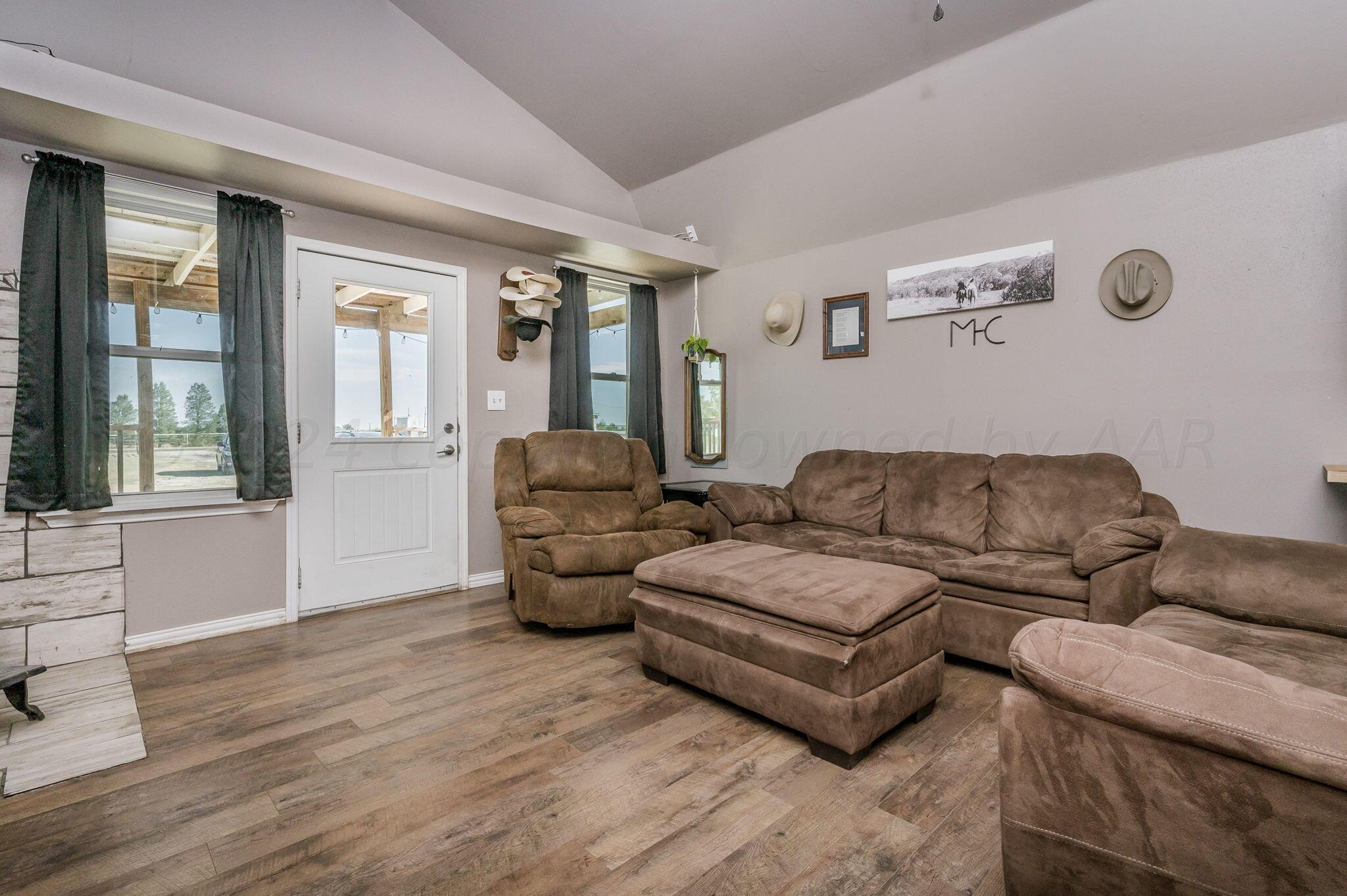 8601 West Cemetery Road Canyon, TX 79015 - Photo 8 of 31 Living Room-4