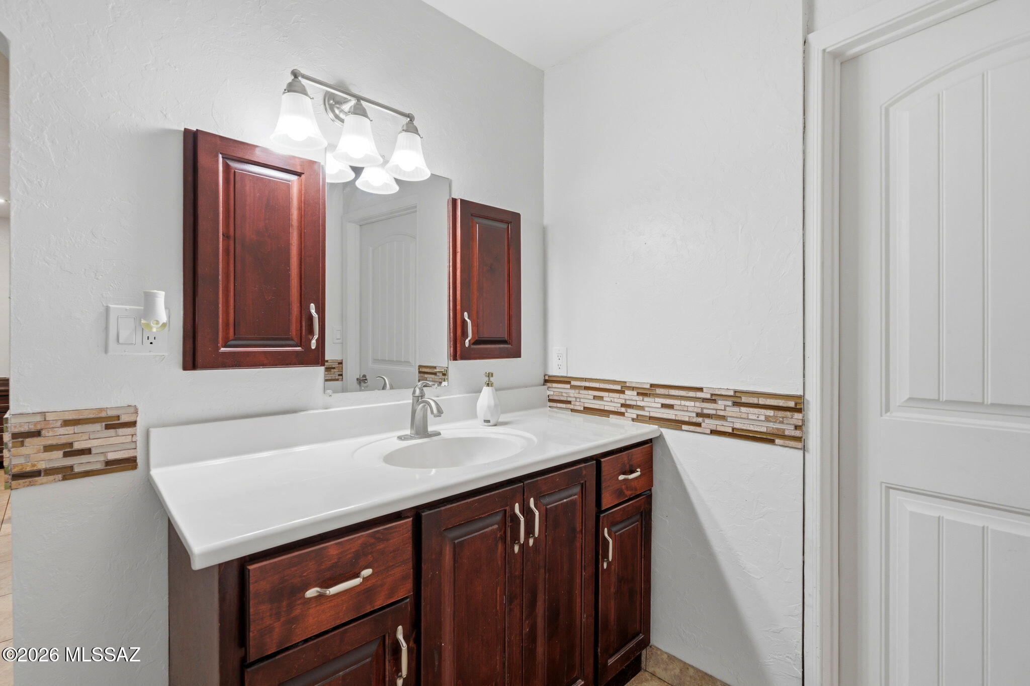 5645 South Caballo Road Tucson, AZ 85746 - Photo 21 of 43 Primary bathroom