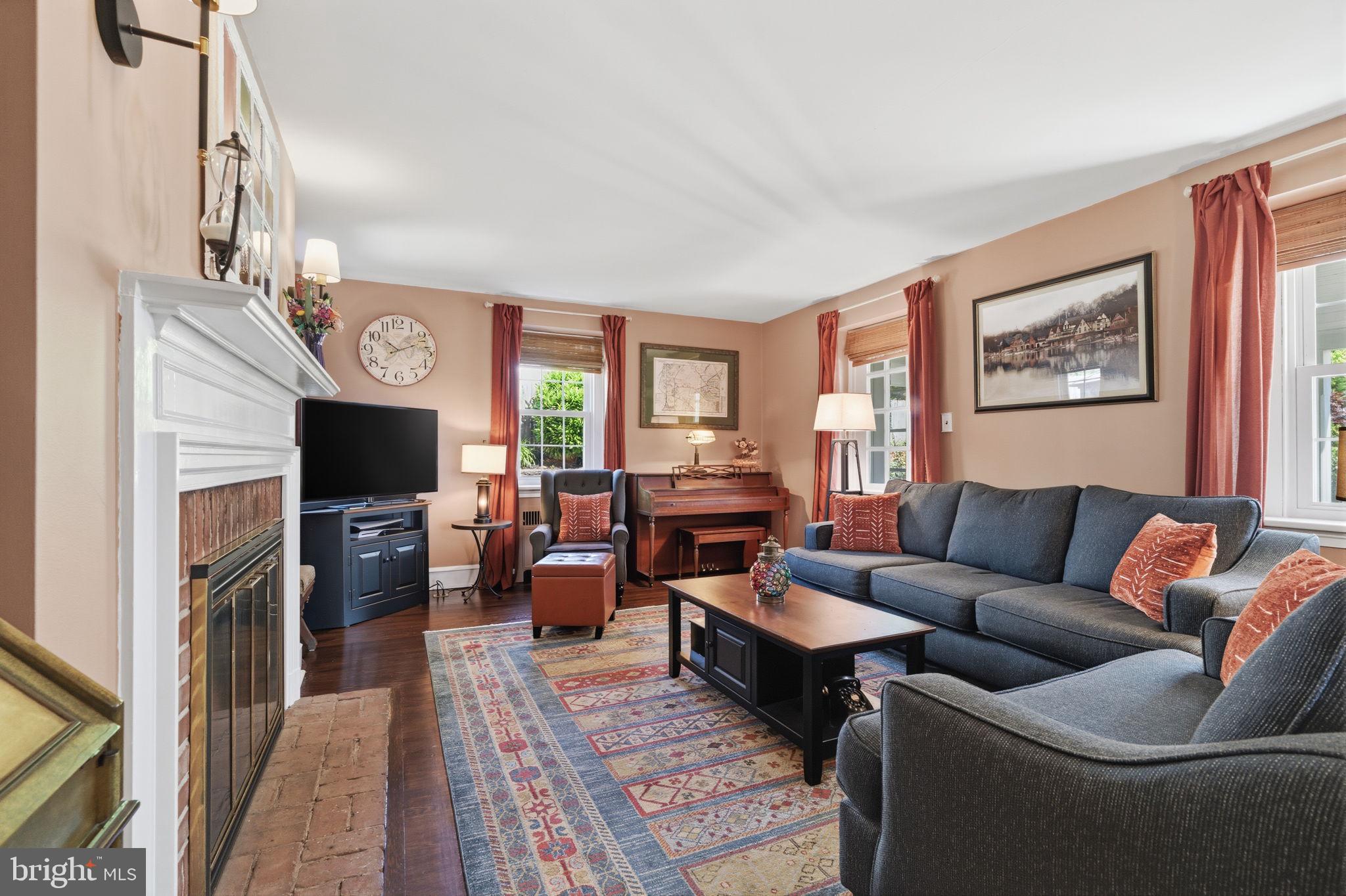 1242 Gordon Road Jenkintown, PA 19046 - Photo 7 of 48 Living room
