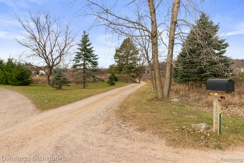1588 Woodhaven Road Howell, MI 48855 - Photo 71 of 93