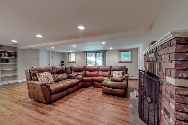 $899,999 | 5 Laurel Hill Road, Croton-on-Hudson, NY 10520