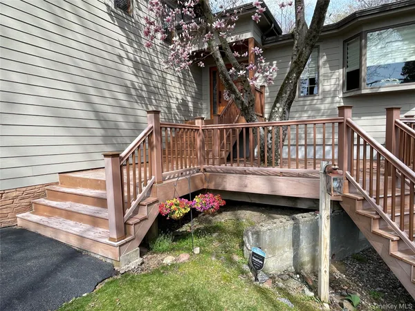 $899,999 | 5 Laurel Hill Road, Croton-on-Hudson, NY 10520