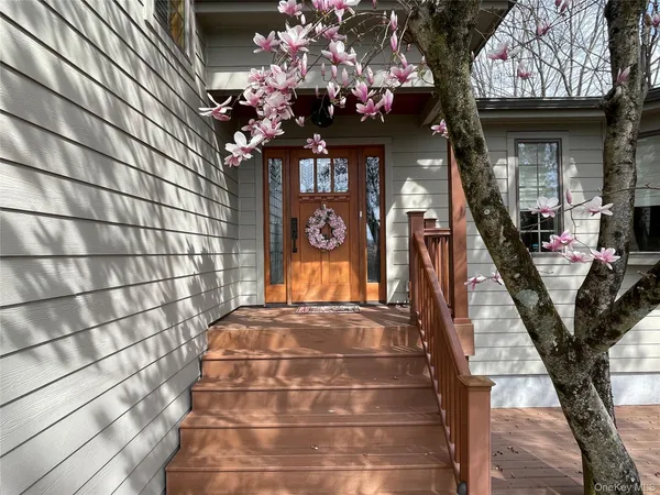$899,999 | 5 Laurel Hill Road, Croton-on-Hudson, NY 10520
