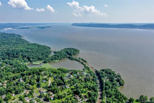 $899,999 | 5 Laurel Hill Road, Croton-on-Hudson, NY 10520