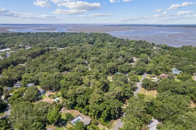 a view of a houses with a yard