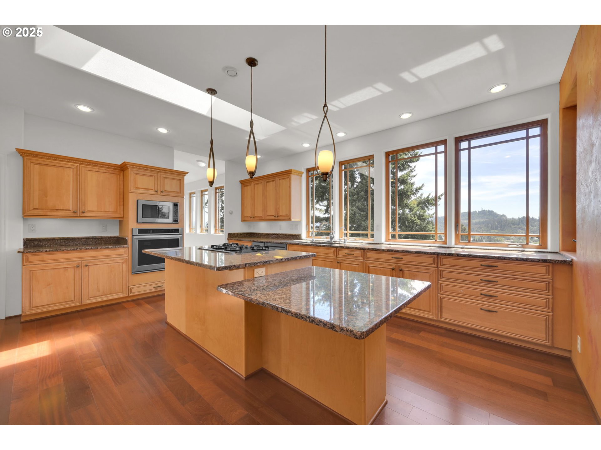 835 Willacade Court Springfield, OR 97477 - Photo 11 of 48 a kitchen with stainless steel appliances granite countertop a sink a stove and a wooden floors