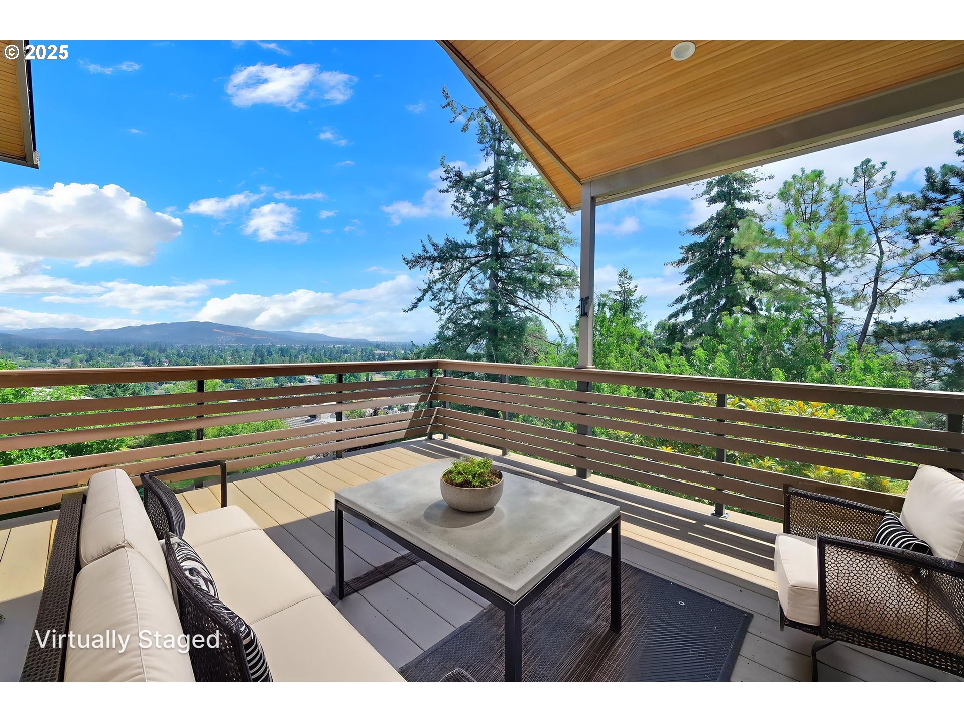 835 Willacade Court Springfield, OR 97477 - Photo 18 of 48 a view of sitting area with furniture