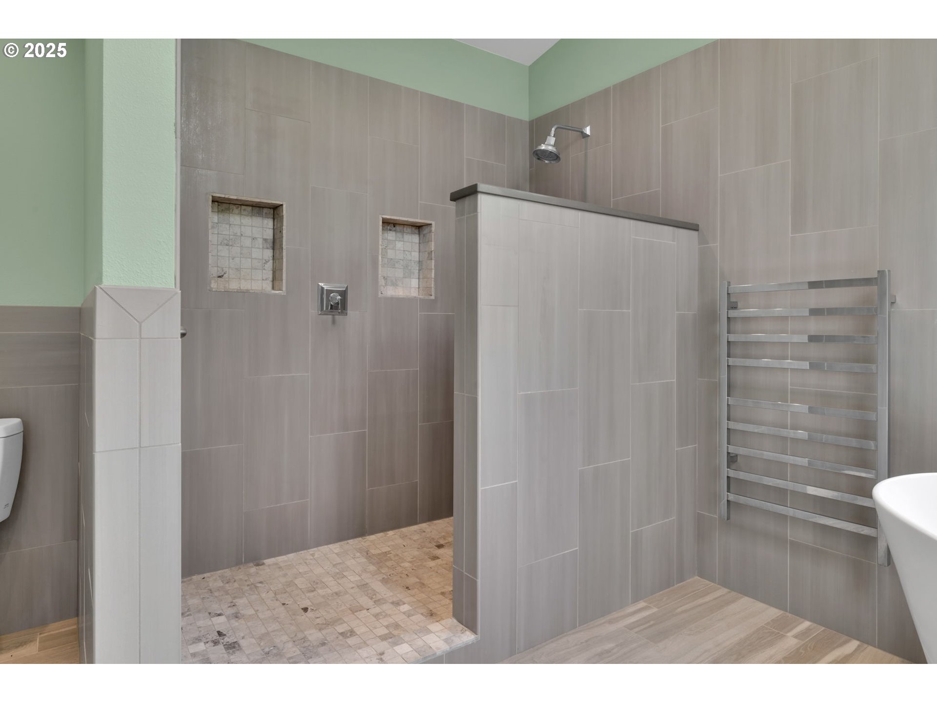 835 Willacade Court Springfield, OR 97477 - Photo 22 of 48 a view of bathroom