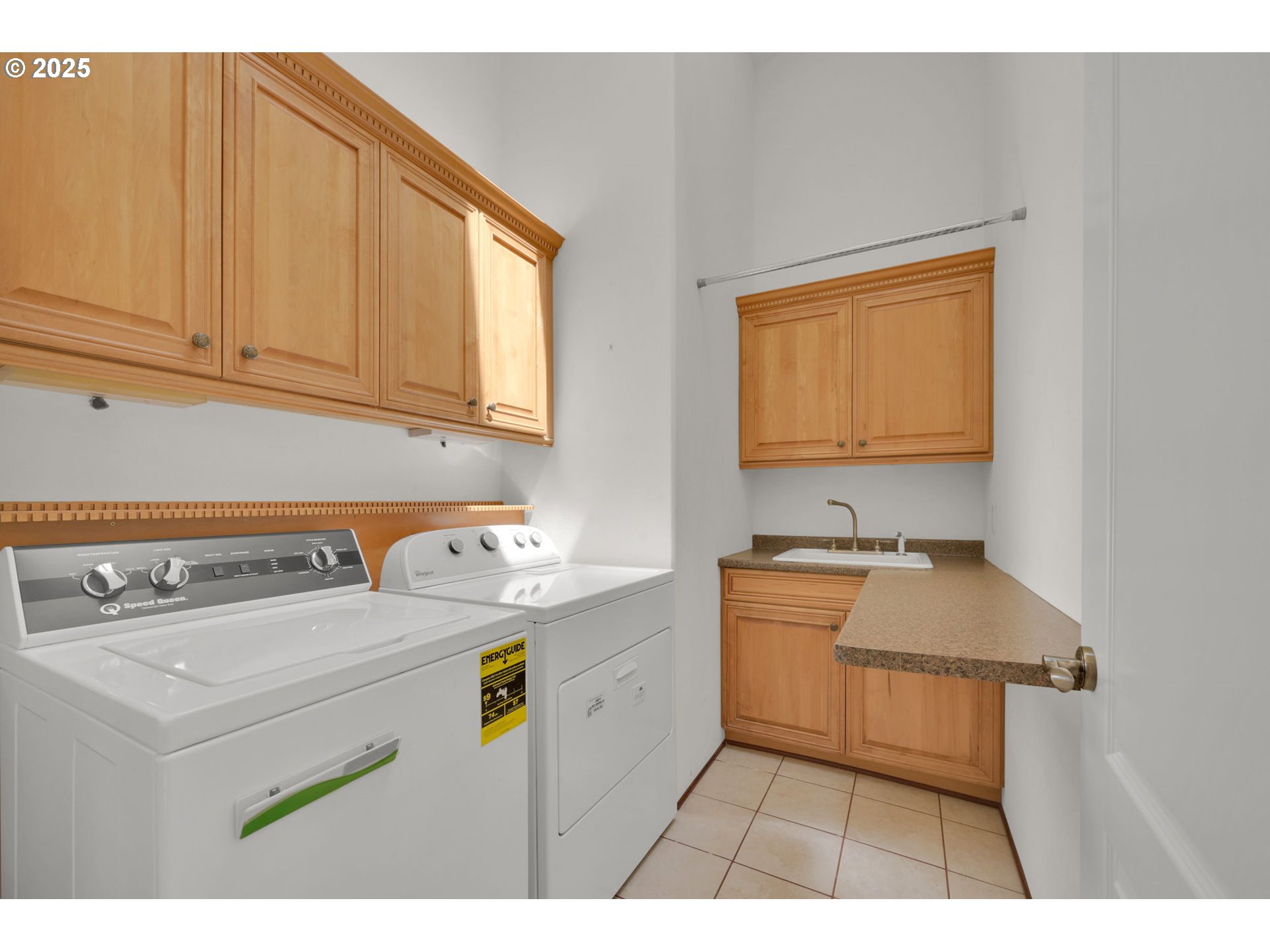 835 Willacade Court Springfield, OR 97477 - Photo 37 of 48 a utility room with dryer and washer