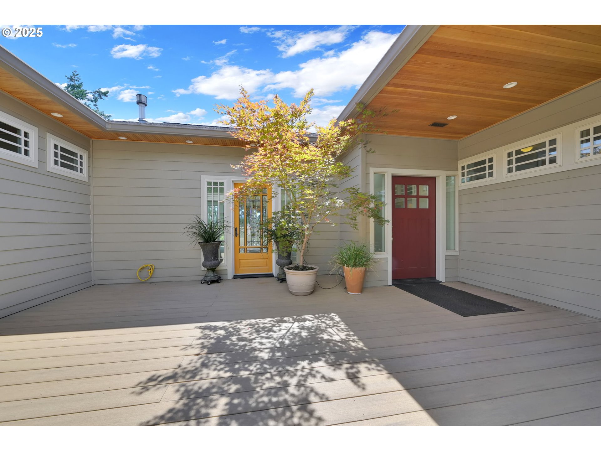835 Willacade Court Springfield, OR 97477 - Photo 38 of 48 a view of a porch